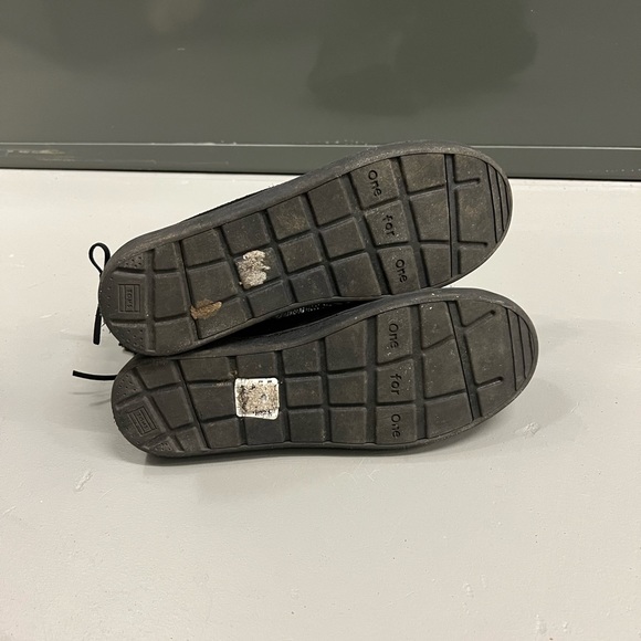 Toms Youth Size 5 Black Winter boots - Picture 6 of 8